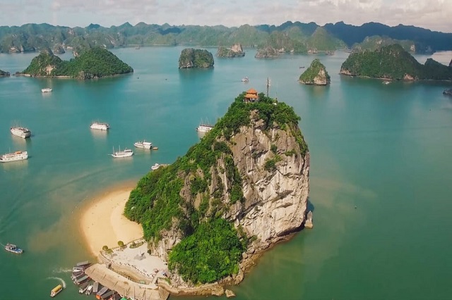Khám phá 3 hòn đảo đẹp tựa thiên đường ở Hạ Long